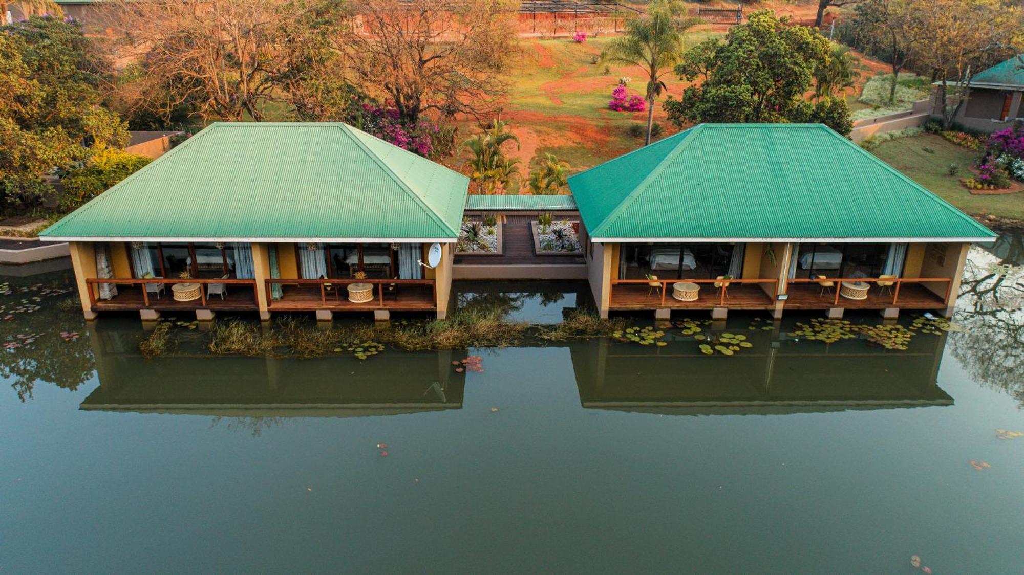Bambuu Lakeside Lodge Хейзивью Экстерьер фото