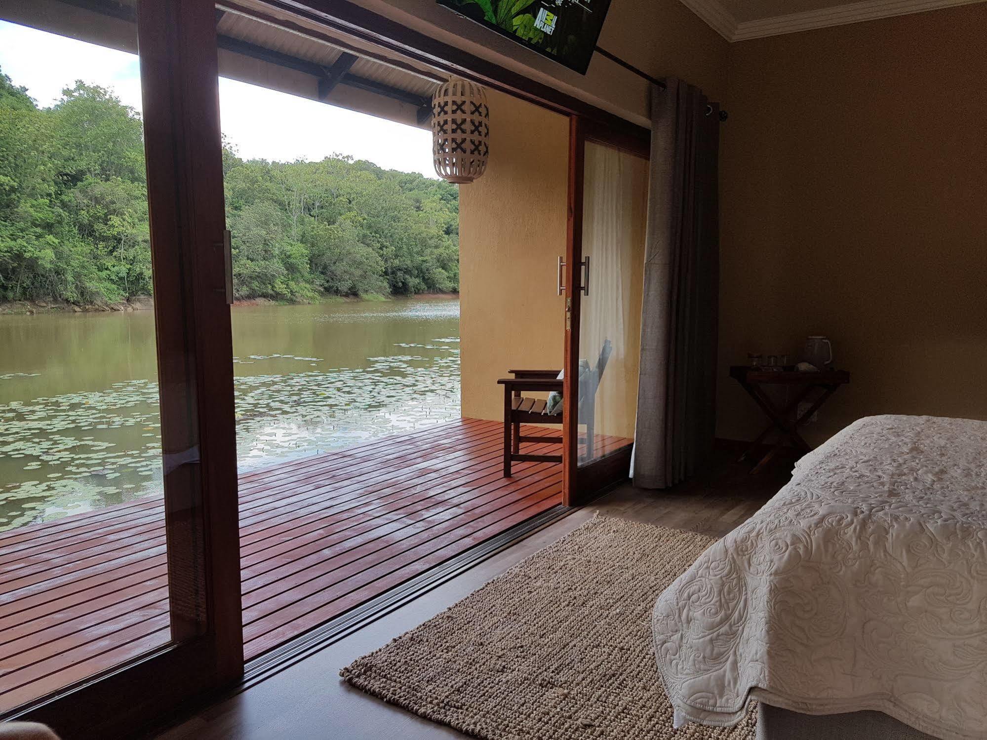 Bambuu Lakeside Lodge Хейзивью Экстерьер фото